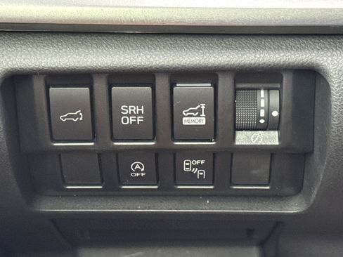 Certified 2024 Subaru Forester Premium AWD/4WD image 35