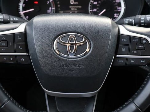 Used 2024 Toyota Highlander LE image 33