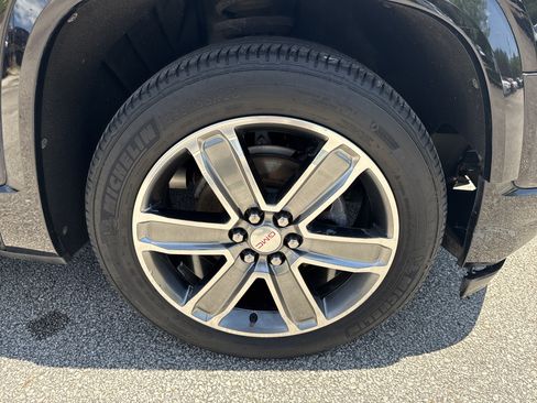 Used 2019 GMC Acadia Denali w/ Technology Package AWD/4WD image 12