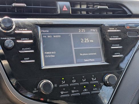 Used 2019 Toyota Camry LE FWD image 22