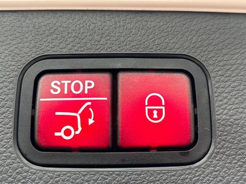 Used 2021 Mercedes-Benz GLC 300 4MATIC image 14