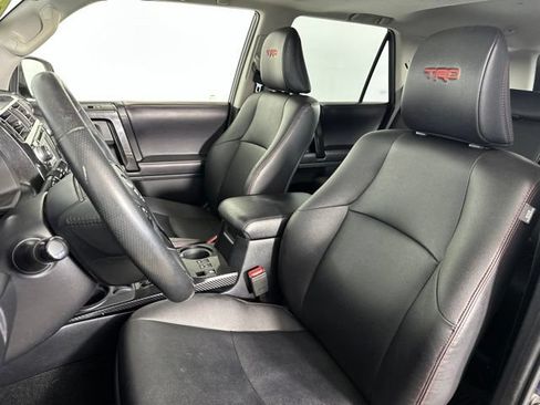 Used 2018 Toyota 4Runner TRD Off-Road Premium AWD/4WD image 17
