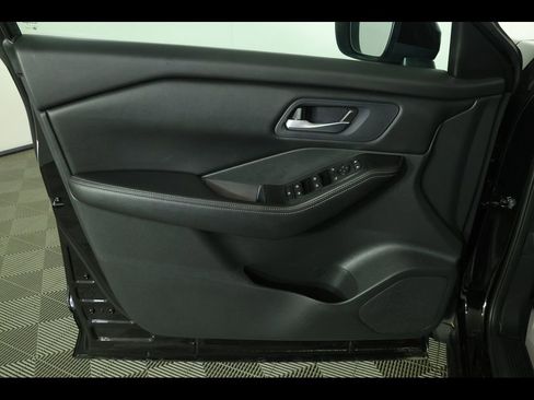 Used 2024 Nissan Rogue SV FWD image 22