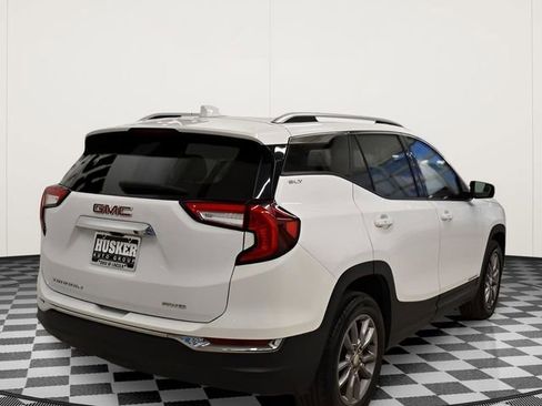 Used 2024 GMC Terrain SLT image 4