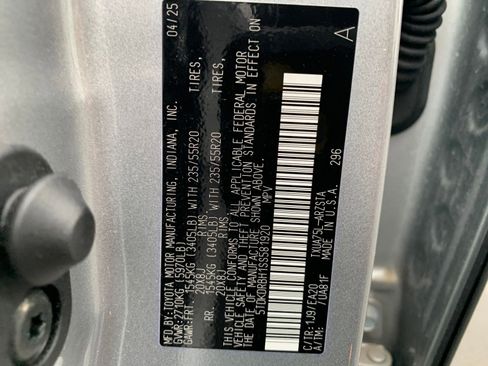 Used 2025 Toyota Highlander XSE image 32