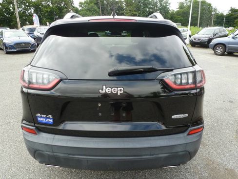 Used 2019 Jeep Cherokee Latitude w/ Cold Weather Group AWD/4WD image 8