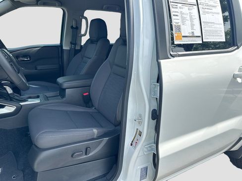 Used 2024 Nissan Frontier SV w/ SV Convenience Package RWD image 19