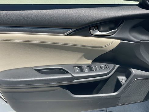 Used 2016 Honda Civic Touring image 14