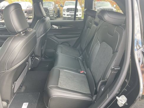 New 2025 Jeep Grand Cherokee Altitude image 22