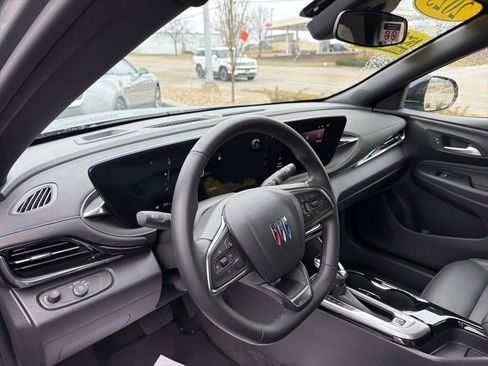 Used 2025 Buick Envista Sport Touring image 15