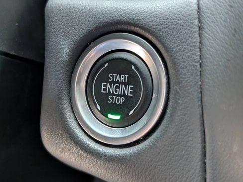 Used 2024 GMC Yukon SLT AWD/4WD image 18