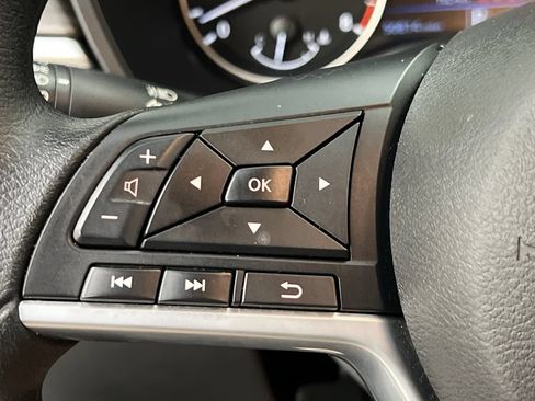 Used 2025 Nissan Altima 2.5 SV FWD image 43