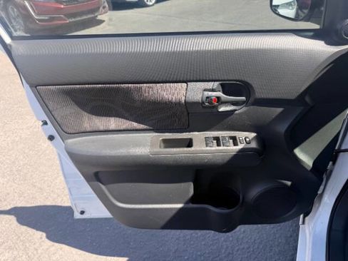 Used 2014 Scion xB FWD image 9