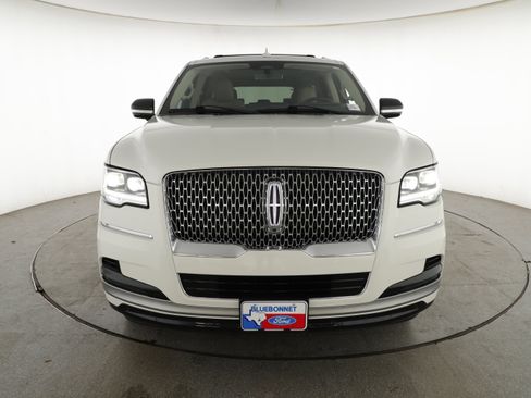 Used 2024 Lincoln Navigator L Reserve AWD/4WD image 2