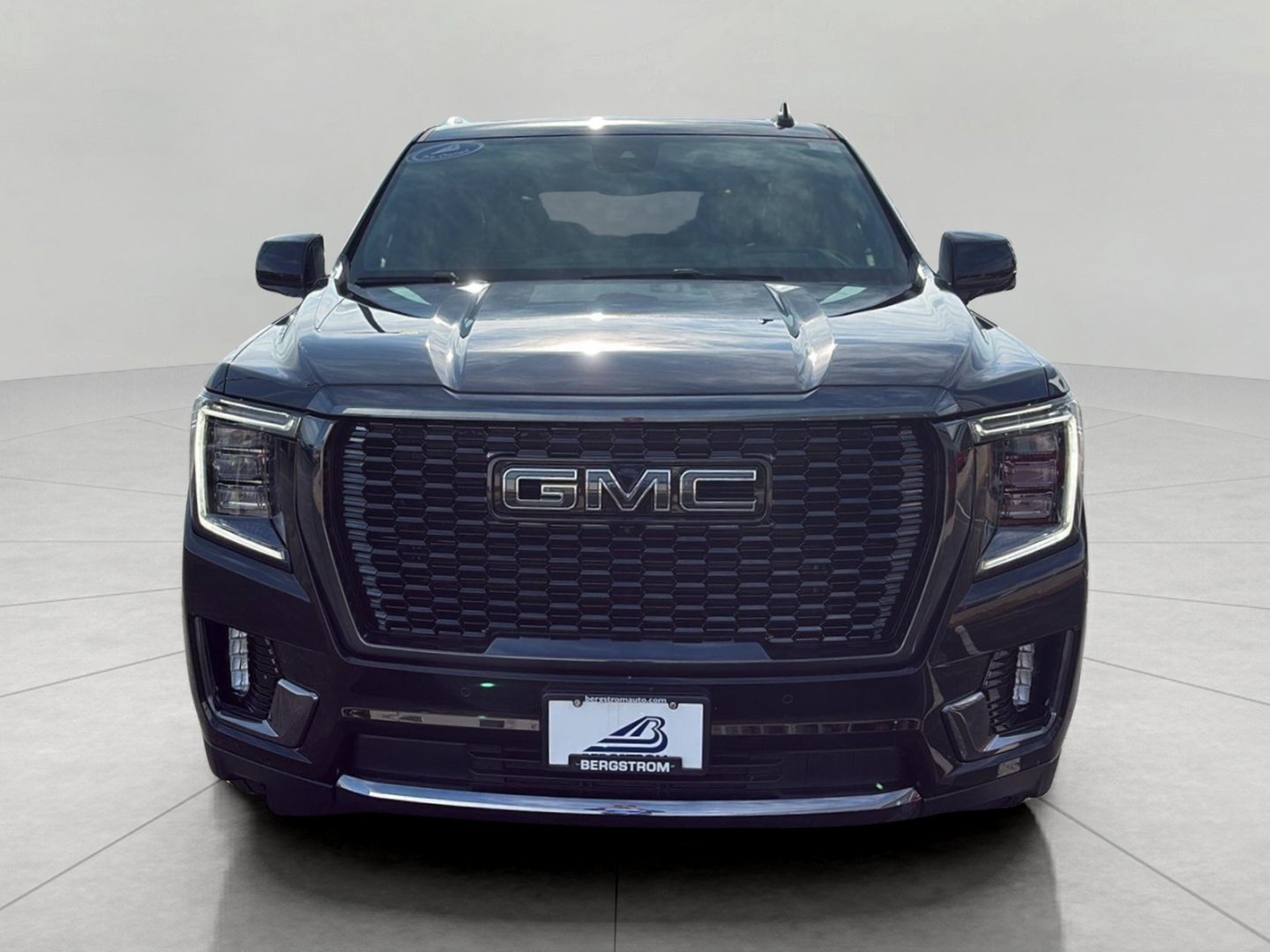 Used 2023 GMC Yukon Denali Ultimate AWD/4WD image 9