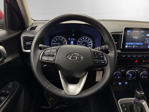 Used 2020 Hyundai Venue SEL w/ Convenience Package FWD image 12