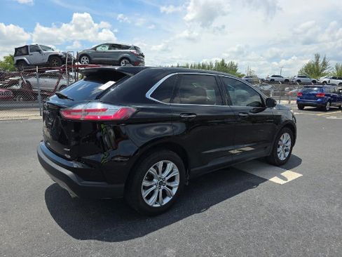 Used 2022 Ford Edge Titanium AWD/4WD image 2