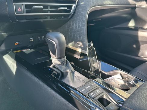 Used 2025 Toyota Camry XLE image 25