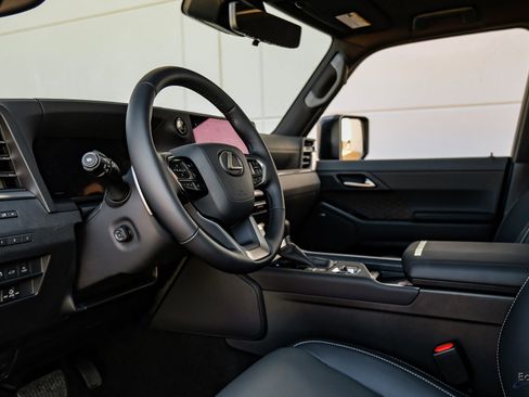 Used 2026 Lexus GX 550 image 30