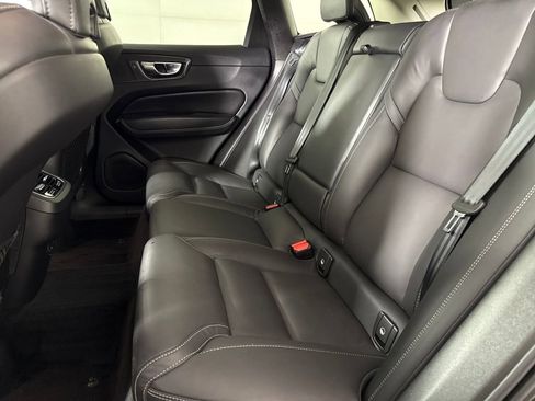 Used 2022 Volvo XC60 B5 Inscription w/ Advanced Package image 11