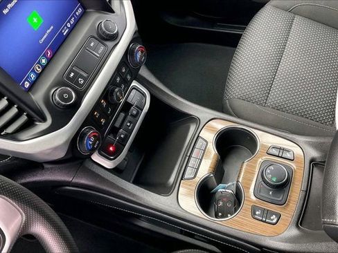 Used 2022 GMC Acadia SLE w/ Driver Convenience Package AWD/4WD image 16