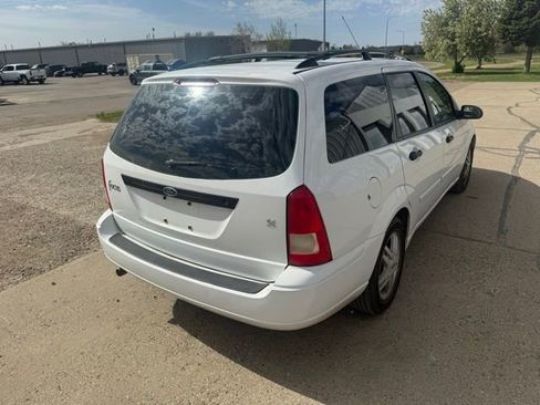 Used 2000 Ford Focus SE FWD image 4