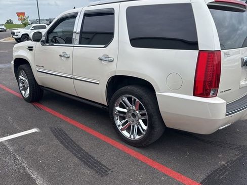 Used 2013 Cadillac Escalade Platinum AWD/4WD image 4