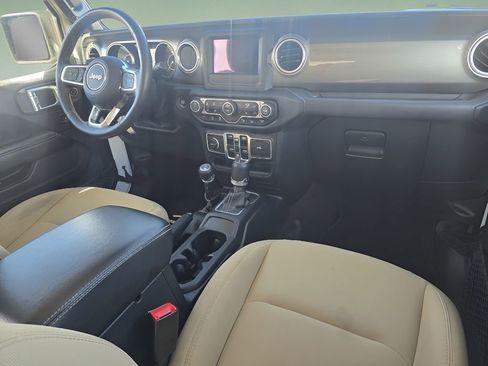 Used 2018 Jeep Wrangler Unlimited Sahara w/ Cold Weather Group image 27