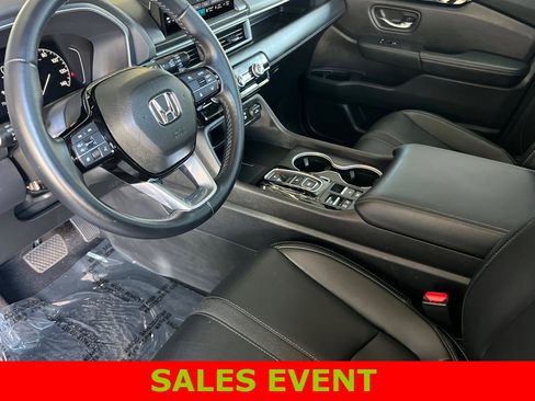 Used 2024 Honda Pilot Touring image 10