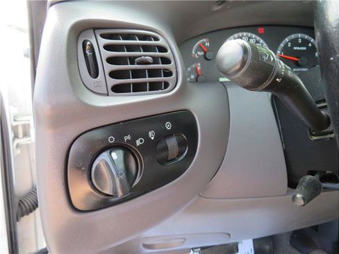 Used 2000 Ford F150 XLT AWD/4WD image 8