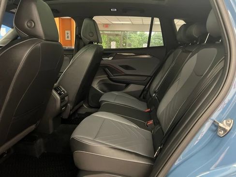 Used 2025 Volkswagen Tiguan SE R-Line AWD/4WD image 16