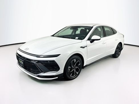 Used 2025 Hyundai Sonata SEL FWD image 3