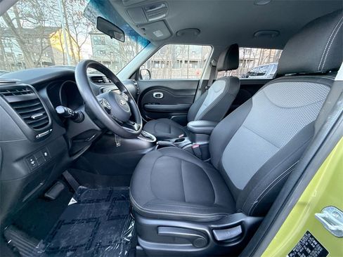 Used 2017 Kia Soul + image 13