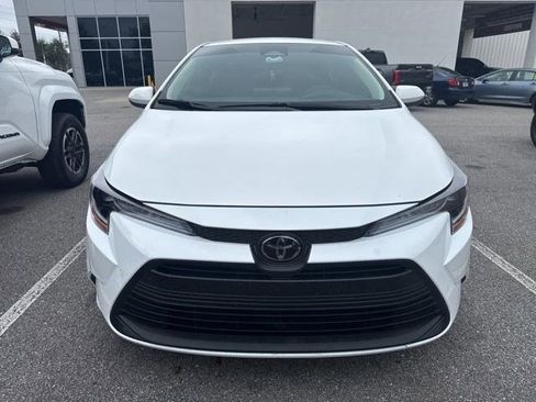 Used 2025 Toyota Corolla LE image 6