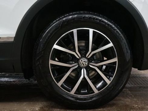 Certified 2021 Volkswagen Tiguan SE w/ Panoramic Sunroof Package image 81