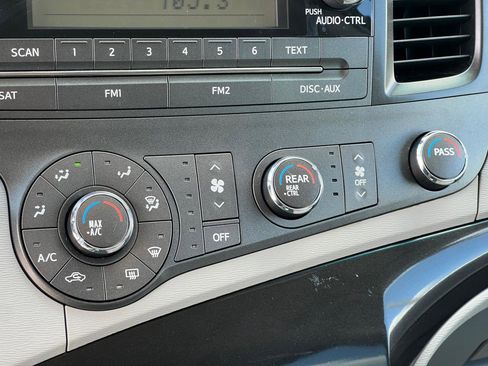 Used 2011 Toyota Sienna FWD image 21