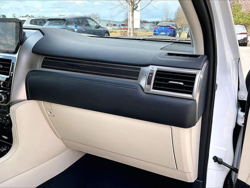 Used 2023 Lexus GX 460 Premium w/ Premium Package AWD/4WD image 31