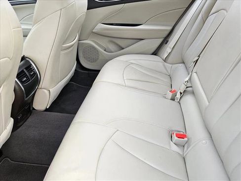 Used 2017 Buick LaCrosse Premium image 18