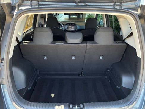 Used 2025 Kia Soul LX w/ LX Technology Package FWD image 29