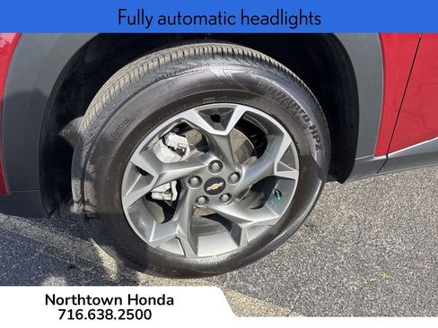 Used 2024 Chevrolet Trax LT w/ Sunroof Package image 11