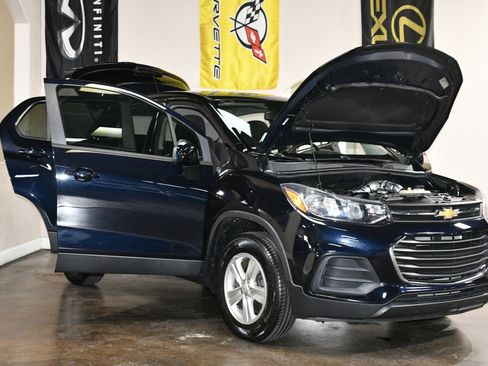 Used 2021 Chevrolet Trax LS w/ Tint and Cruise Package image 89