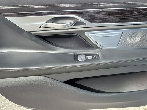 Used 2017 BMW 750i RWD image 27