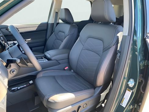 Used 2025 Nissan Pathfinder Platinum FWD image 61