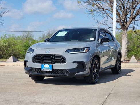 Certified 2025 Honda HR-V Sport image 3