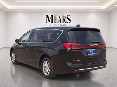 Used 2023 Chrysler Pacifica Touring-L