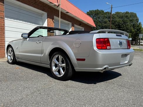 Used 2009 Ford Mustang GT RWD image 24