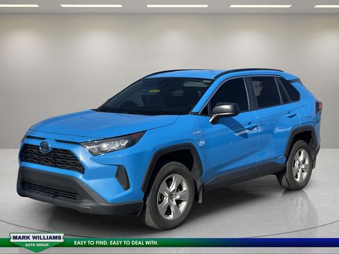 Used 2021 Toyota RAV4 LE AWD/4WD image 2
