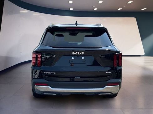 Certified 2025 Kia Sorento EX AWD/4WD image 4