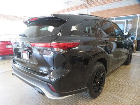 Used 2021 Toyota Highlander XSE image 4
