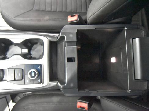 Used 2020 Ford Explorer XLT image 18